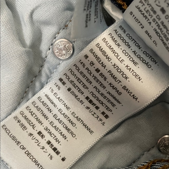 Levi’s Ribcage Bell Jeans size 28X31 - Picture 11 of 13